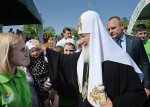 Патриархом Кириллом переданы подарочные сертификаты детским домам 