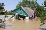 Церковь помогает людям, которые пострадали от наводнения 