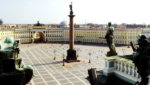Туристами разобрана на сувениры часть Дворцовой площади 